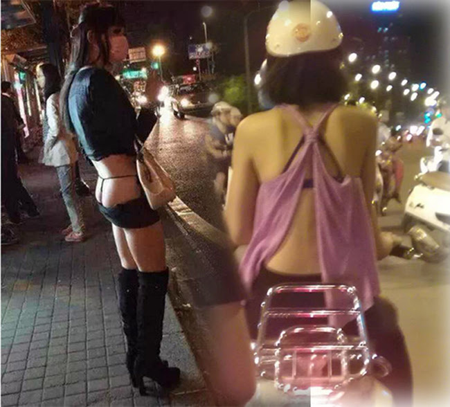 Kiểu mặc lộ nội y cũng không khiến các nàng xấu hổ.