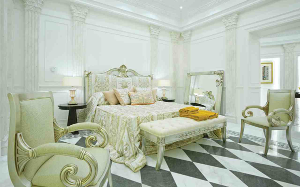 ديكورات غرف نوم رائعه من Versace 13958364211