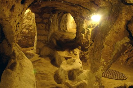 Derinkuyu - fonte: http://sometimes-interesting.com/2014/05/09/derinkuyu-the-underground-cities-of-cappadocia/