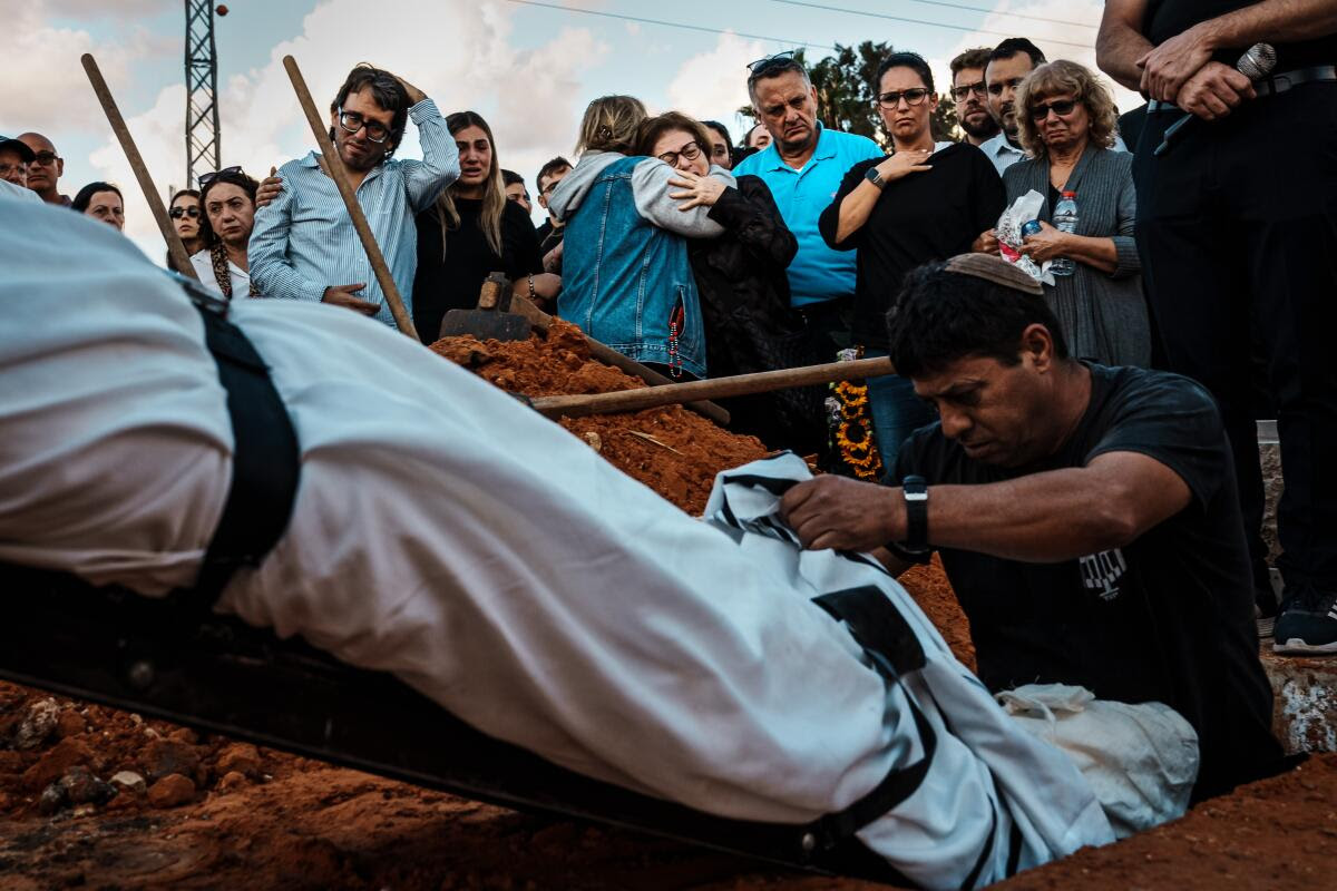 Está enterrado Daniel Levy, asesinado en su kibutz durante el ataque de Hamás dentro de Israel.