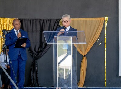 Global Sae-A’s S&H School in Haiti produced its first graduates in 10 years since its establishment. The photo shows Global Sae-A Group’s Chairman WK Kim, the school’s founder, giving a congratulatory speech at S&H School's first graduation ceremony.