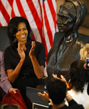 michelle obama with artis lane's Sojourner Truth sculpture