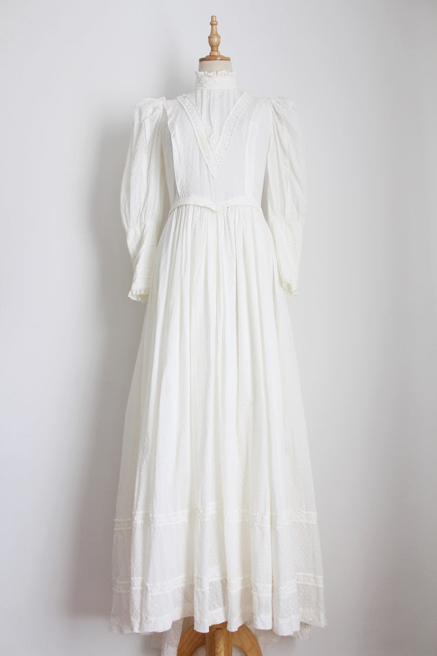 LAURA ASHLEY VINTAGE BRODERIE ANGLAISE WEDDING DRESS - SIZE 8
