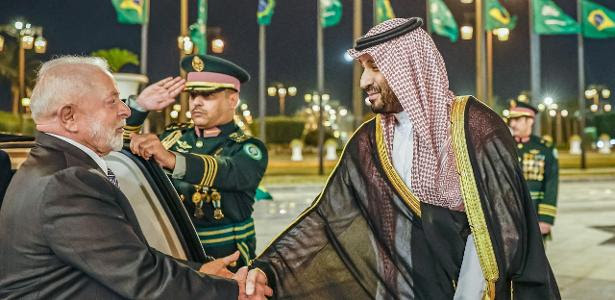 O presidente Lula chega ao Palácio Real Al Yamamah, em Riad, na Arábia Saudita