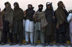 EEUU se sienta a negociar con los talibanes, que han aumentado en un 50% su control sobre Afganistán