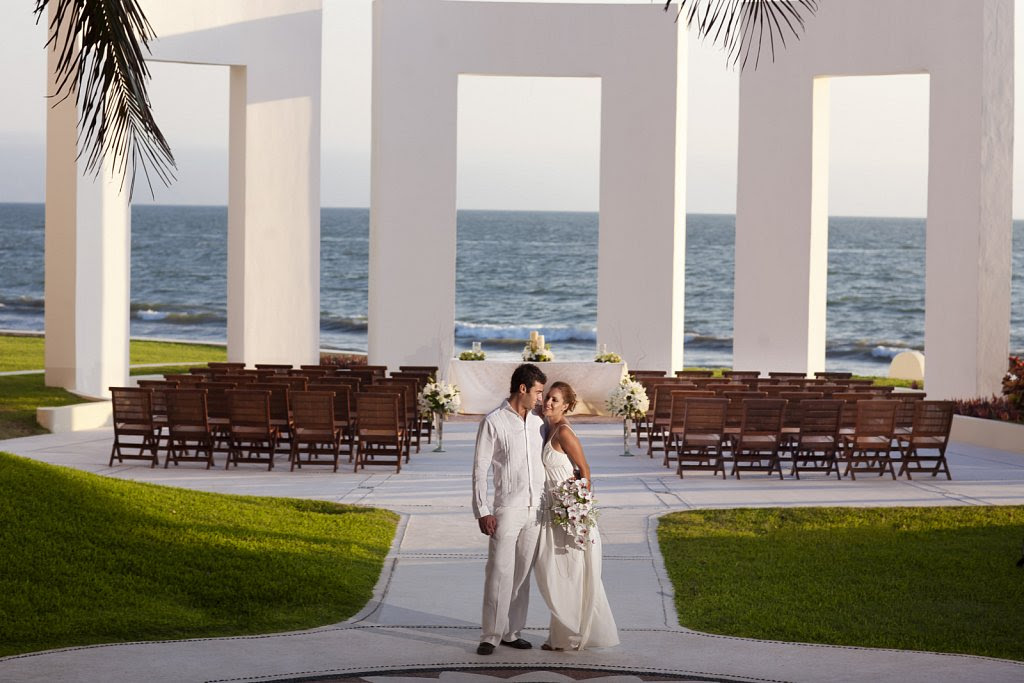 Mexico's Velas Resorts Unveils New Wedding Deals for 2016 & 2017