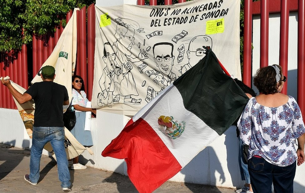 Manifestación en las instalaciones de Grupo México.