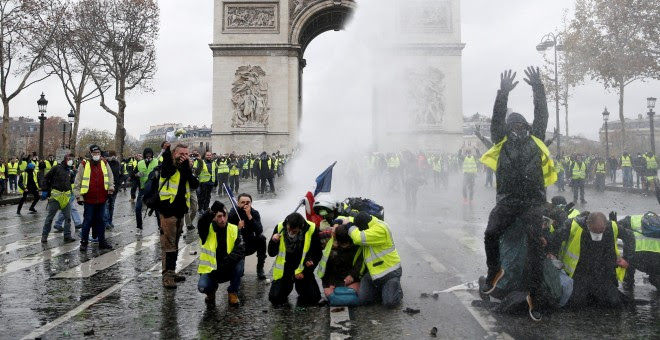 Manifestantes de los 'chalecos amarillos' en Francia - REUTERS/Stephane Mahe
