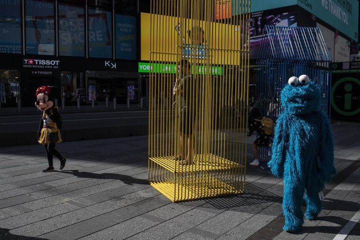 Parecía que había más artistas disfrazados de personajes de caricatura que visitantes en Times Square hace poco. Foto: Victor J. Blue/ The New York Times.