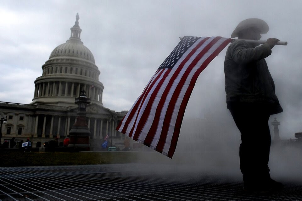 Los fanáticos trumpistas tomaron el Capitolio y el hecho dejó cinco muertos