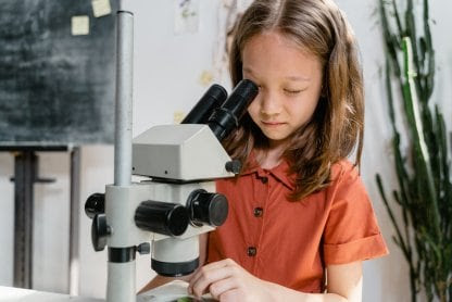 niña ciencia