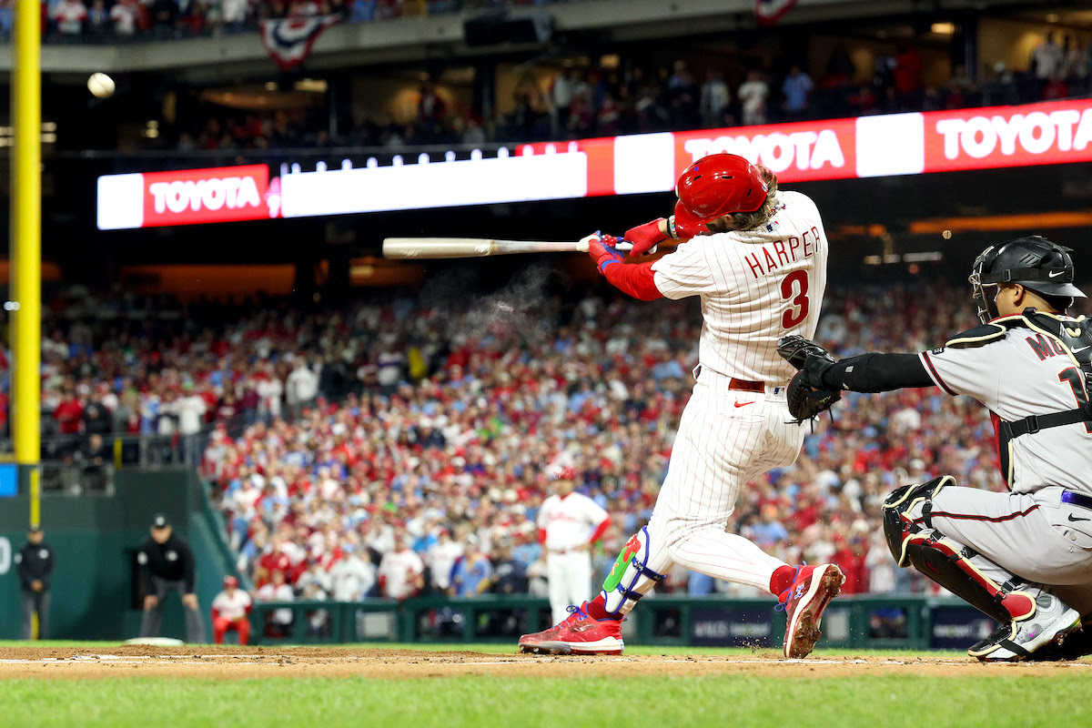 Donovan Mitchell brings out brooms for Mets subway series sweep