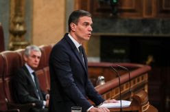 Sánchez saca adelante el nuevo plazo gracias a Ciudadanos y la abstención de ERC en un debate con bronca de PP y Vox