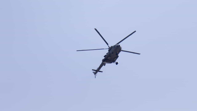 Helicóptero da Polícia Civil tomba no Campo de Marte; não houve feridos
