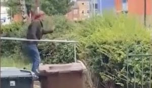 UK: Muslim brandishes large knife in street while screaming ‘Allahu akbar,’ doctors say he’s mentally ill