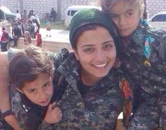 1412669587115_wps_5_A_Kurdish_woman_fighting_