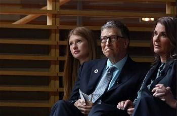 Bill Gates cùng vợ và con gái - Ảnh Yana Paskova