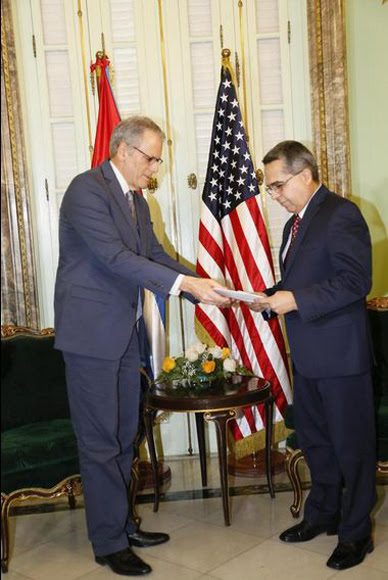 Marcelino Medina y Jeffrey DeLaurentis. Foto: Minrex