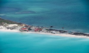Антигуа и Барбуда пострадала от разрушительного воздействия ураганов «Ирма» и «Мария», обрушившихся на Карибский бассейн в 2017 году. 