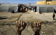 Mans a una tanca d'un camp de refugiats. Font: Diario Octubre