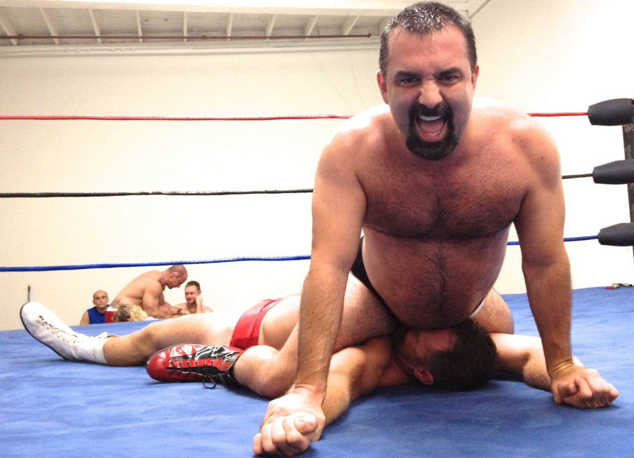 wrestlerswrestlingphotos: smothering his opponent GlobalFight DVDs 