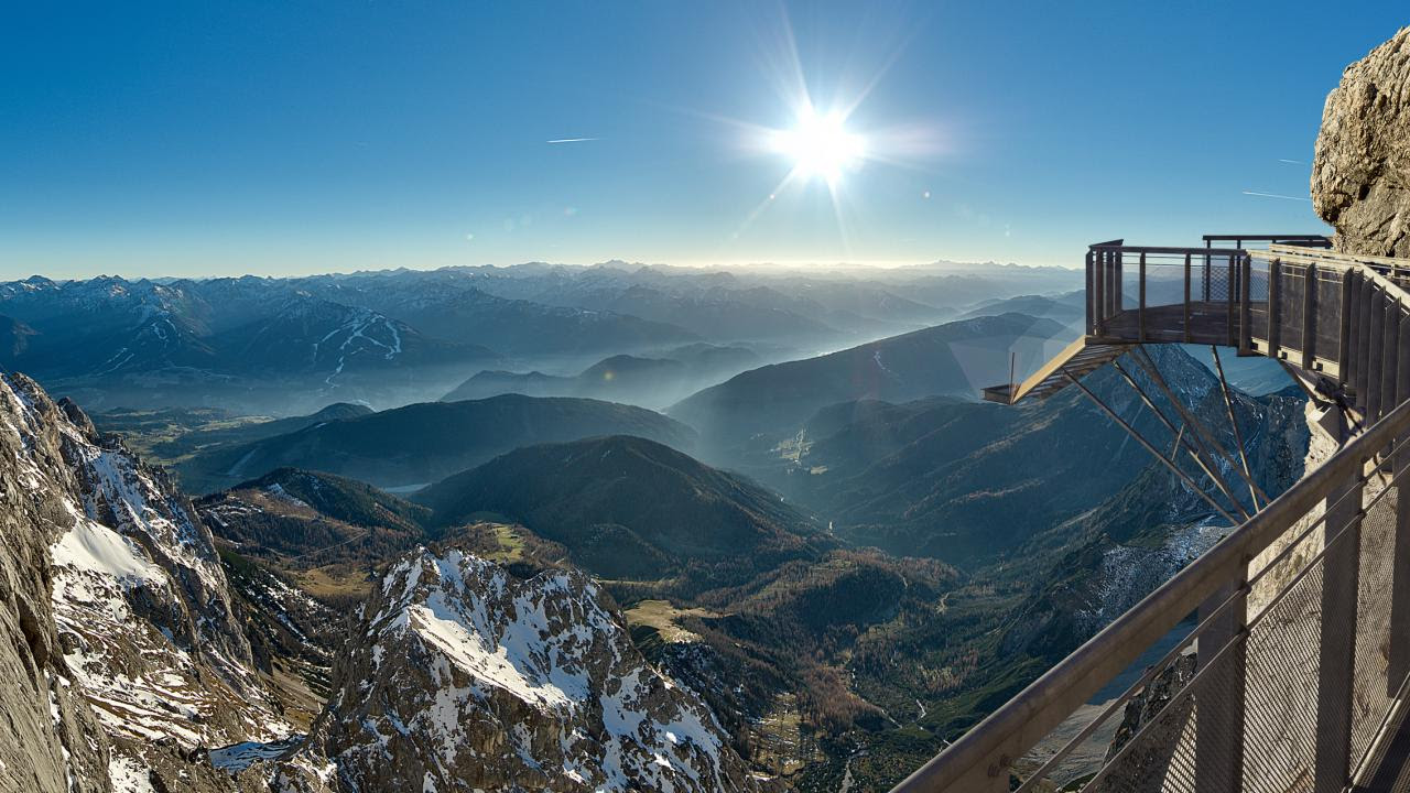 Cây cầu bắc qua sông băng Dachstein ở Austria