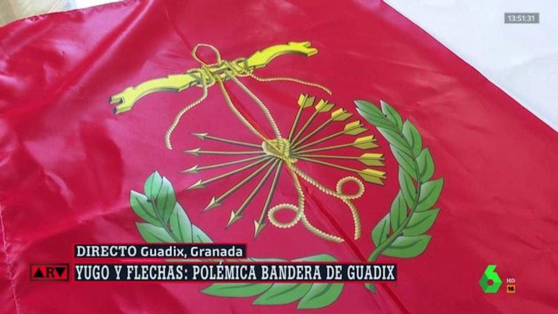 El PP y Cs incluyen el yugo y las flechas en la bandera de Guadix