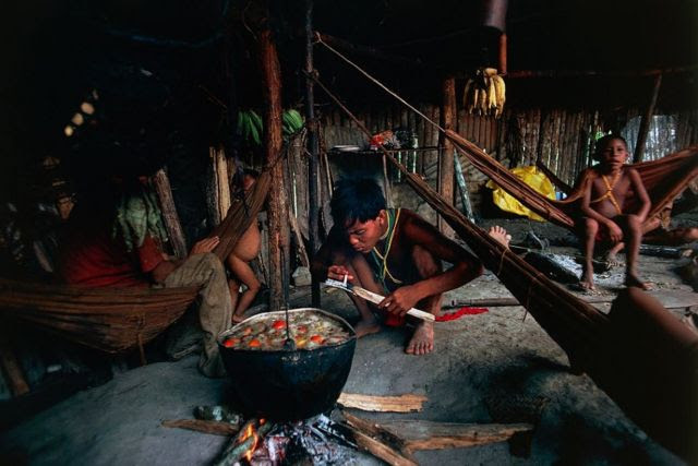Yanomami cocinando
