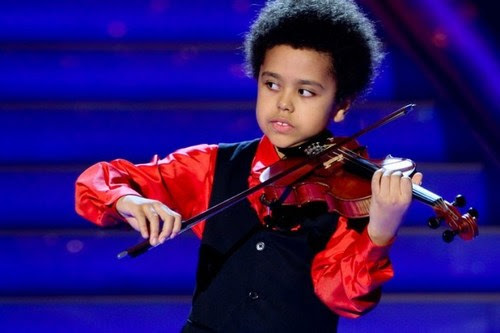Akim Camara là thần đồng violin tại Berlin, bắt đầu chơi vĩ cầm từ lúc 2 tuổi. Cậu bộc lộ trí nhớ siêu việt trong âm nhạc khi còn bập bẹ chưa biết nói. Người hướng dẫn cậu đã phát hiện ra khả năng âm nhạc của cậu và bắt đầu dạy đàn cho cậu bé 2 tuổi hai buổi một tuần. Cậu cảm thụ nhạc và tiếp thu một cách nhanh chóng, chỉ sau 6 tháng huấn luyện, Akim đã được mời biểu diễn lần đầu tiên trước công chúng tại buổi hoà nhạc Giáng sinh tháng 12 năm 2003.