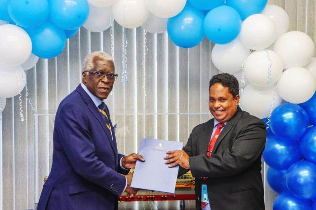 GCAA Director General Egbert Field (left) handing over the certification to Adrian Bassier (Department of Public Information photo)