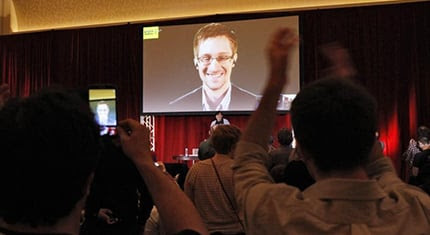 Edward Snowden y el periodista Glenn Greenwald advierten de las actividades de espionajes de EEUU