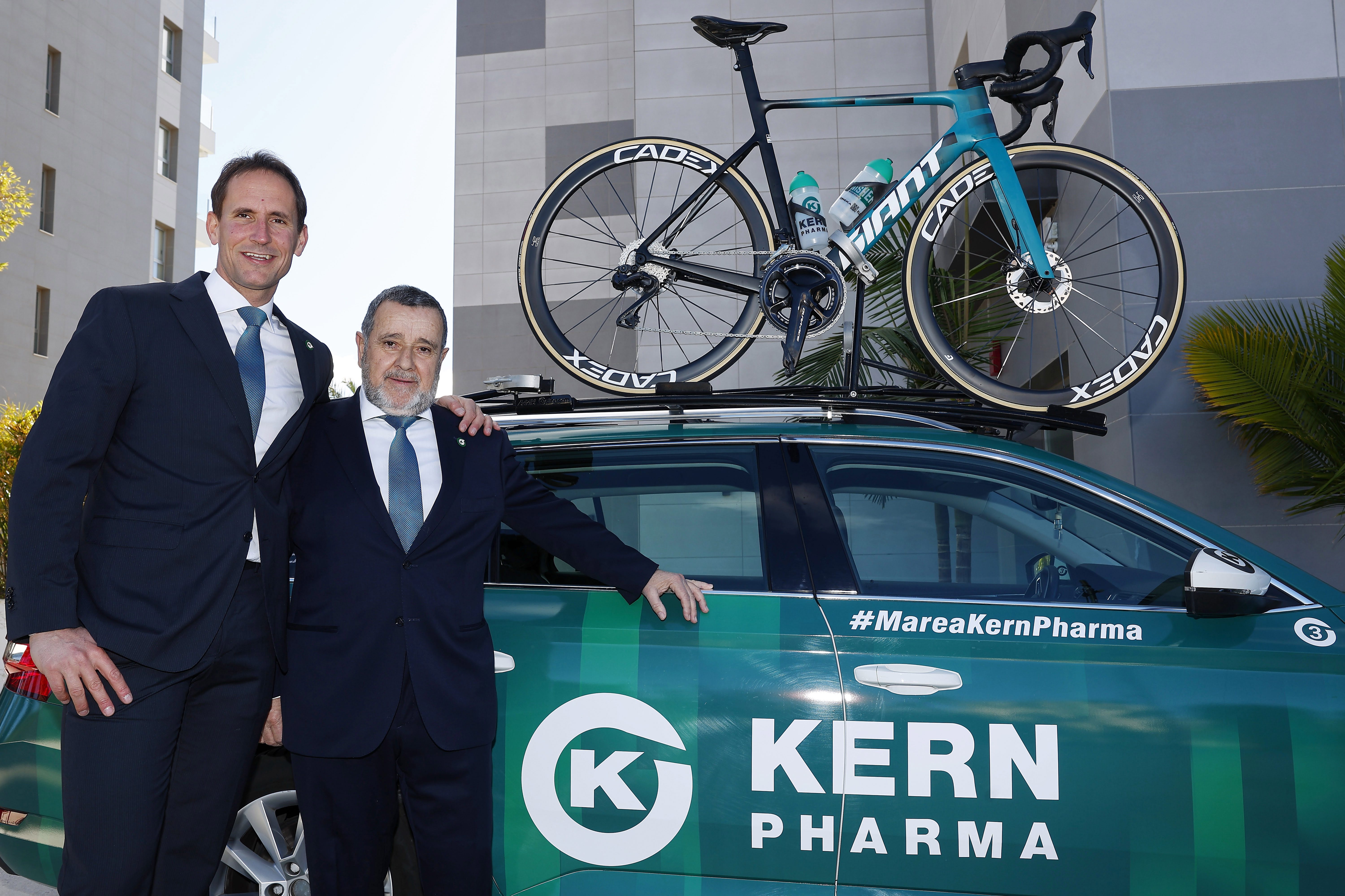 Juanjo Oroz al frente del equipo Kern Pharma