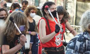 Mujeres activistas se manifiestan en Madrid, España. (Foto de archivo)