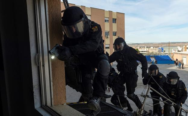 Tres detenidos en una operación policial contra el terrorismo yihadista desarrollada en Granada