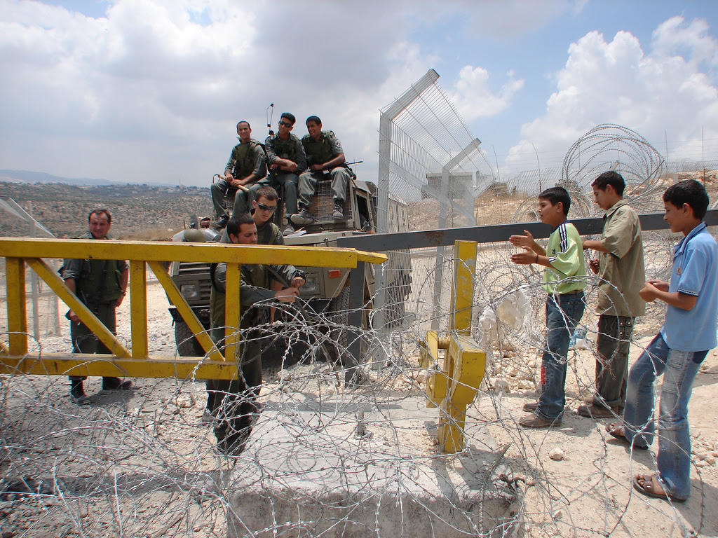 http://upload.wikimedia.org/wikipedia/commons/8/84/Barrier_Gate_at_Bilin_Palestine.jpg