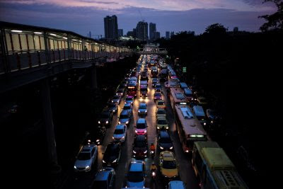 Cars are seen stuck in traffic in Bangkok, Thailand, 12 September 2018 (Photo: Reuters/Athit Perawongmetha