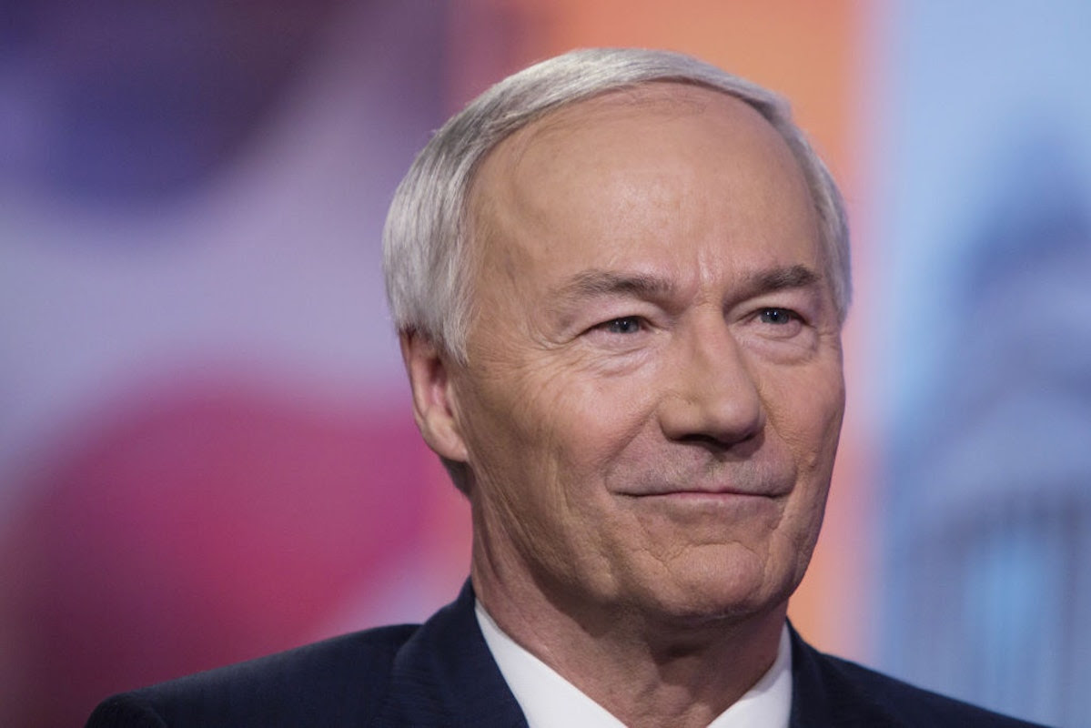 Dana Bash Asks If Biden Deserves ‘Credit For The Positive Parts’ Of Economy, Asa Hutchinson Says He Deserves Credit For Inflation