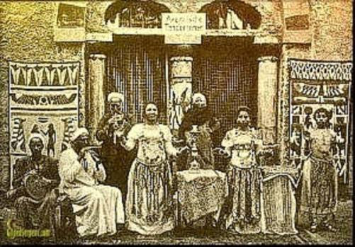 Ghawazee em um café egípcio.  1890