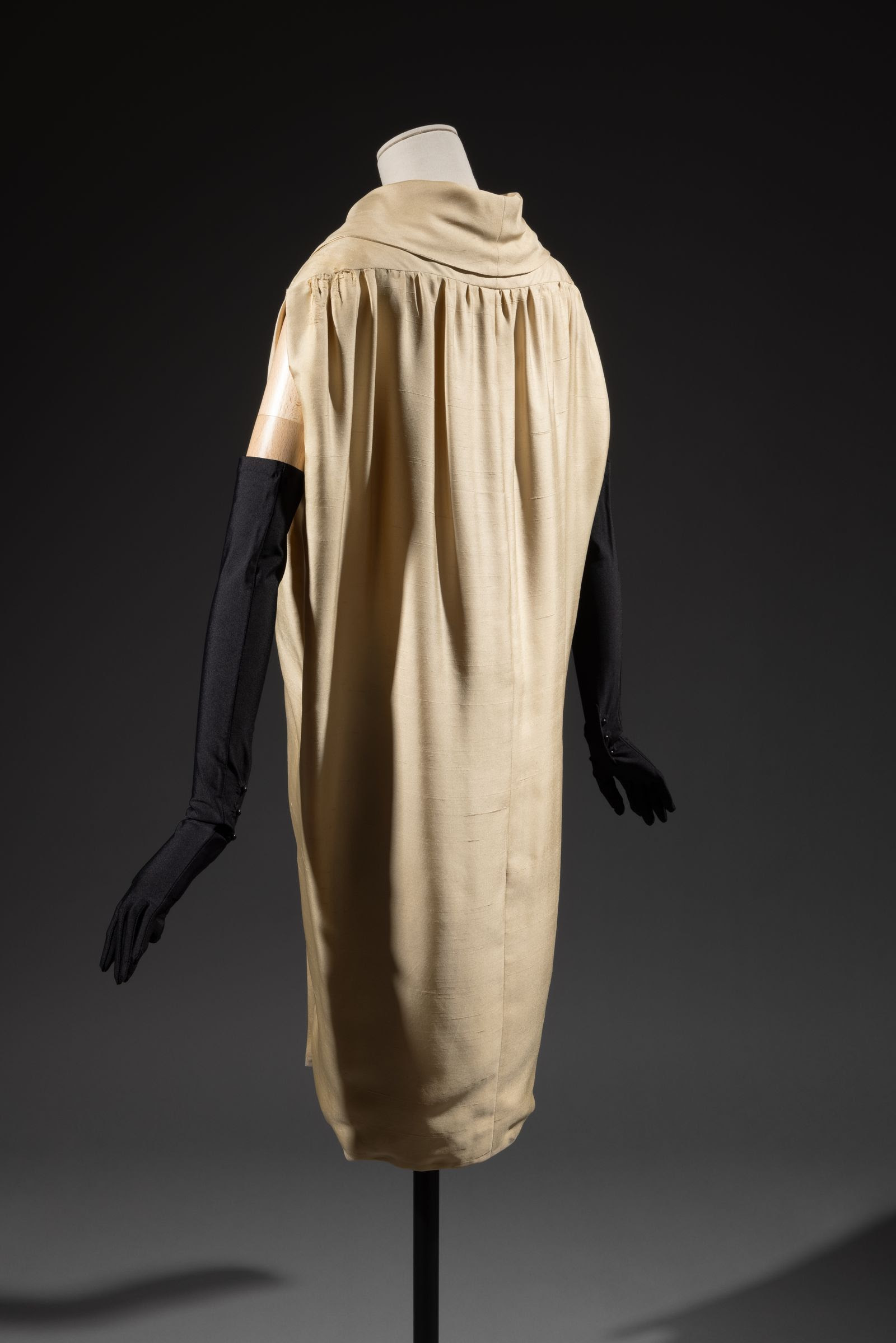 Vestido saco de Balenciaga .