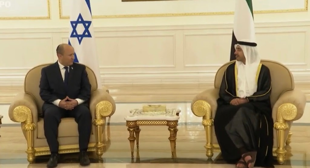 Az Egyesült Arab Emirátusokba érkezve a miniszterelnököt a...