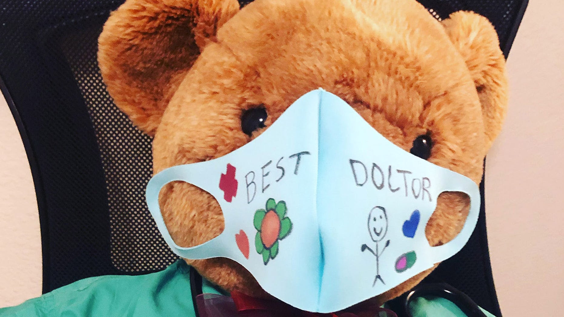 Military kids decorate masks for front-line heroes