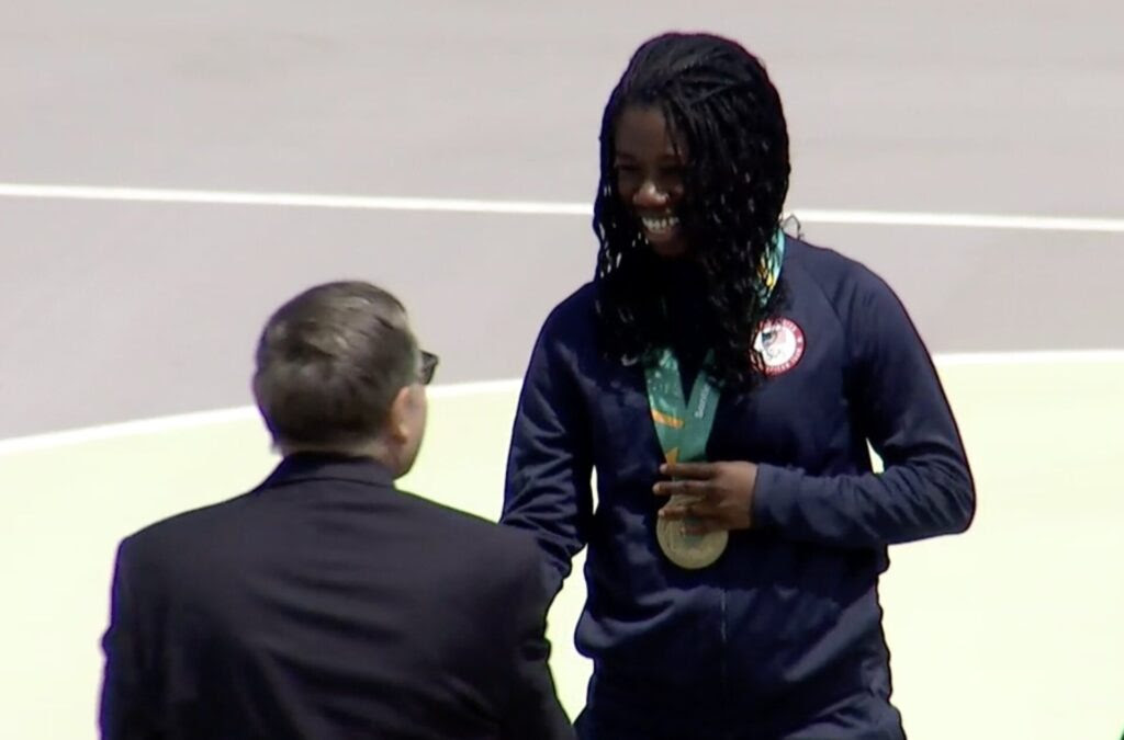 Erin Jackson receiving her gold medal at 2023 Pan Am Games (Photo Pan Am Sports Channel)