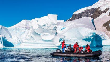 Como la Antártida está protegida por el Tratado Antártico firmado por todos los países miembros entre los que se encuentra la Argentina, hay un fuerte compromiso para preservar el medio ambiente (Shutterstock)