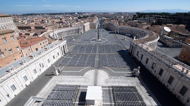 Vista panorámica de la plaza de San Pedro en la Ciudad del Vaticano. | EFE