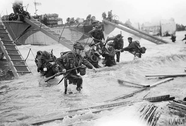 Commandos of HQ 4th Special Service Brigade, coming ashore from LCI(S) landing craft on Nan Red beach, Juno area, at St Aubin-sur-Mer, 6 June 1944.