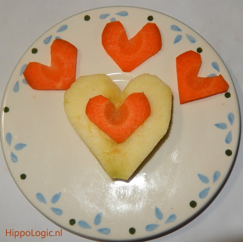 _apple_carrot_heart_horsetreat_valentine_hippologic