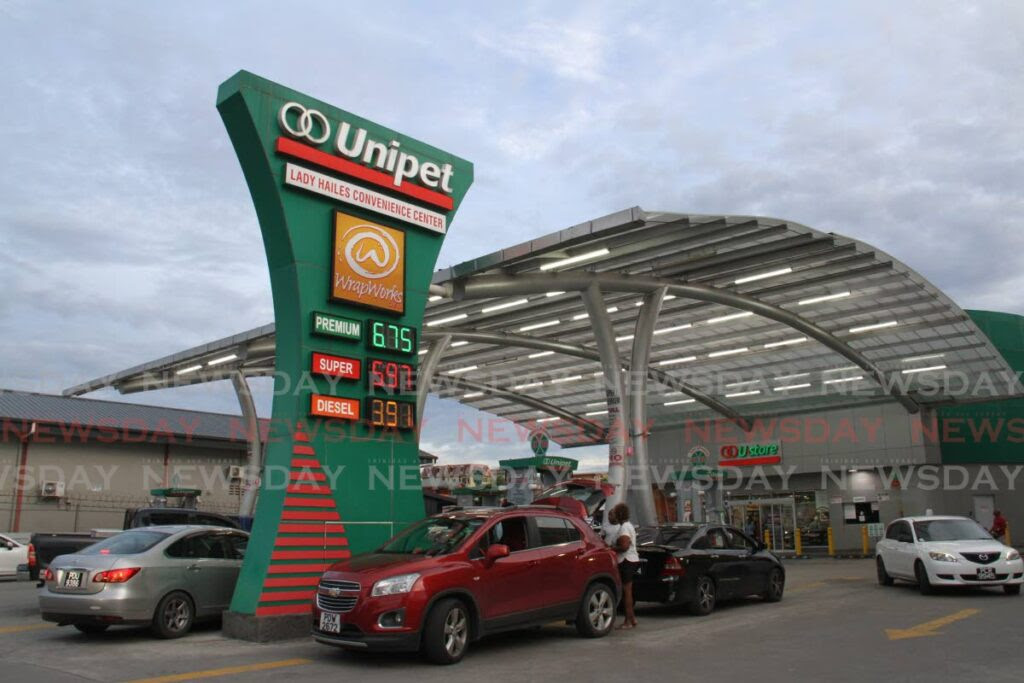 Motorists at the Unipet gas station in San Fernando. - Marvin Hamilton