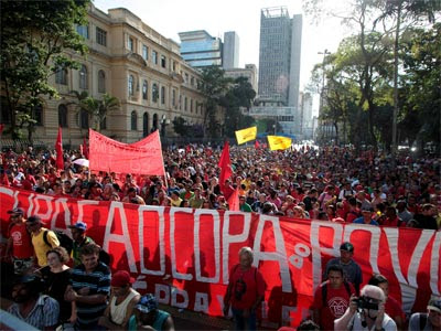 Manifestación en Sao Paulo contra el Mundial el pasado martes. REUTERS/Chico Ferreira