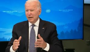 Biden Receives the Most Embarrassing Note from Aide During Press Conference