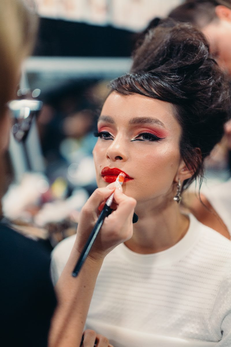 El desfile de L'Oréal Paris que levanta el ritmo feminista